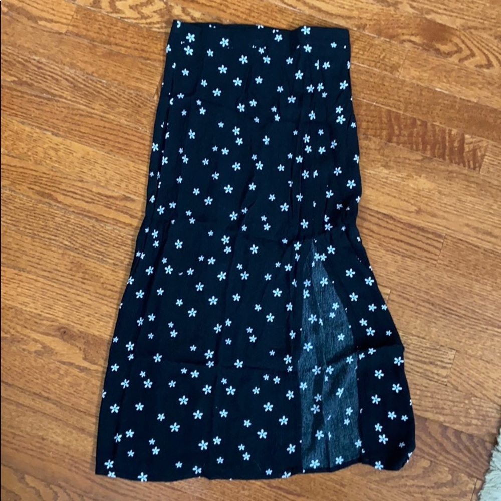 Adorable black midi skirt
